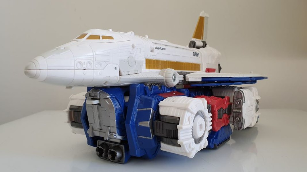 Earthrise Commander Class Sky Lynx  (2 of 23)